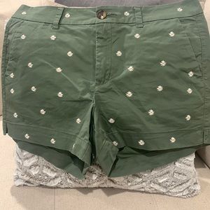 Old Navy Shorts..mid rise..green w/daisy